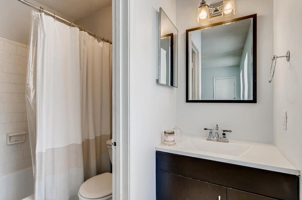 2 Queen Anne Pl, Atlanta GA exterior