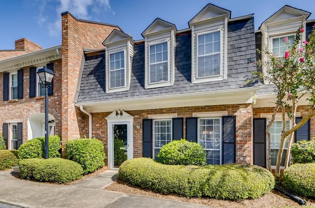 2 Queen Anne Pl, Atlanta, GA 30318-1438