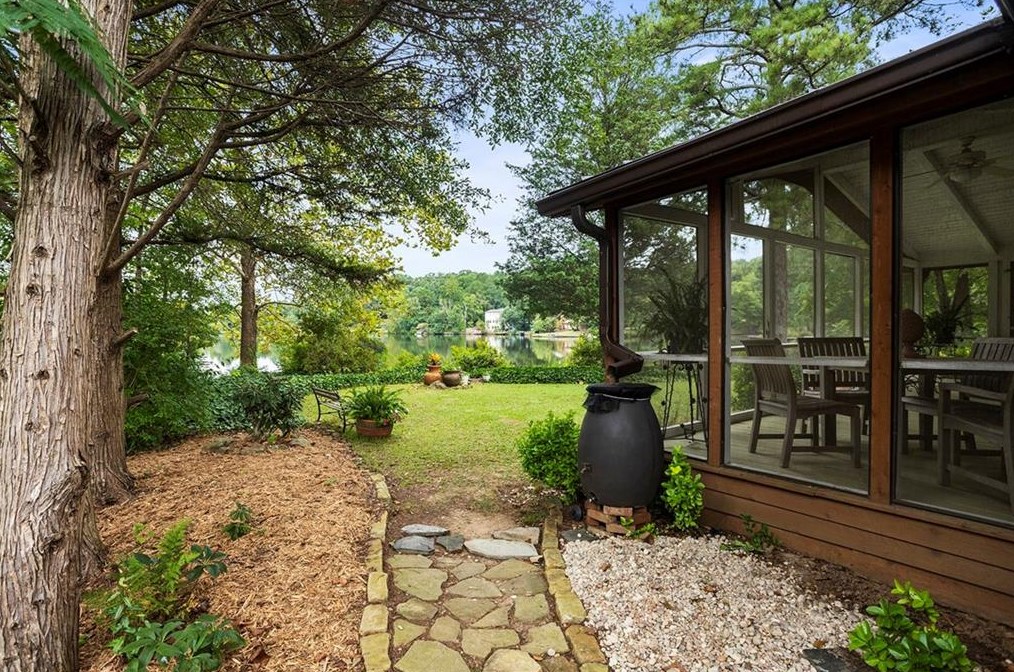 102 Russell Rd, Roswell, GA 30075-1147