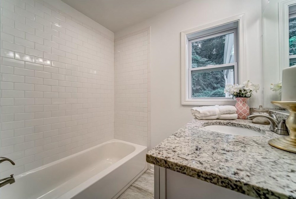 107 Whitaker Cir, Atlanta GA  30314-1805 exterior