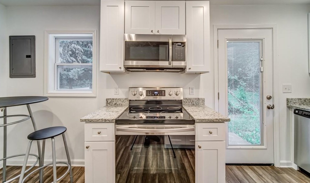 107 Whitaker Cir, Atlanta GA  30314-1805 exterior