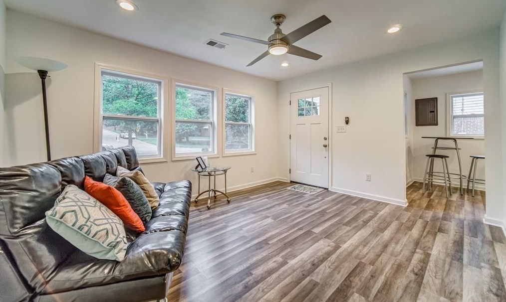 107 Whitaker Cir, Atlanta GA  30314-1805 exterior