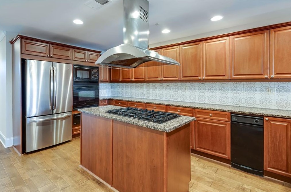 3220 Overland Dr, Roswell, GA 30075-8905