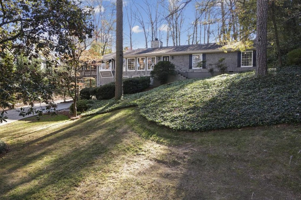 77 Putnam Cir, Atlanta, GA 30342-4113