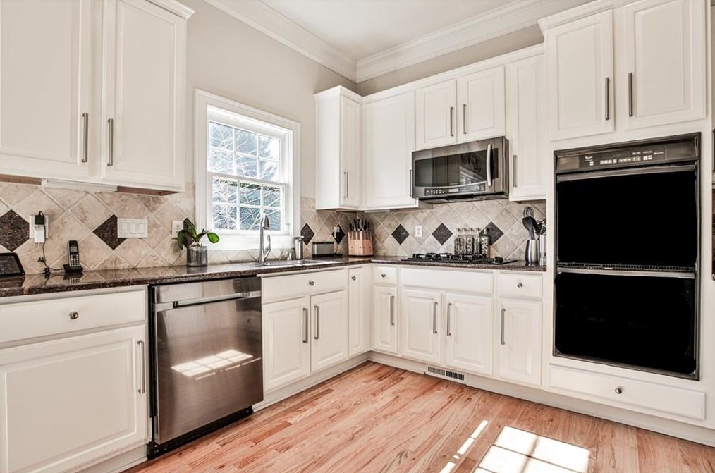 1015 Wescott Ln, Atlanta GA  30319-4328 exterior