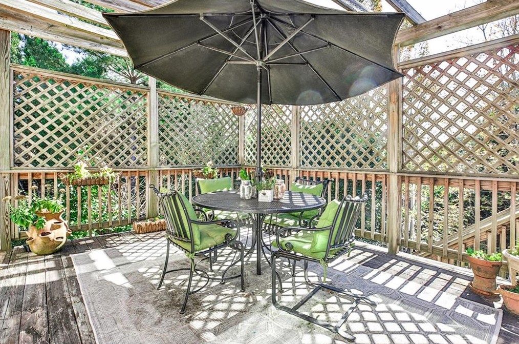 1015 Wescott Ln, Atlanta GA  30319-4328 exterior