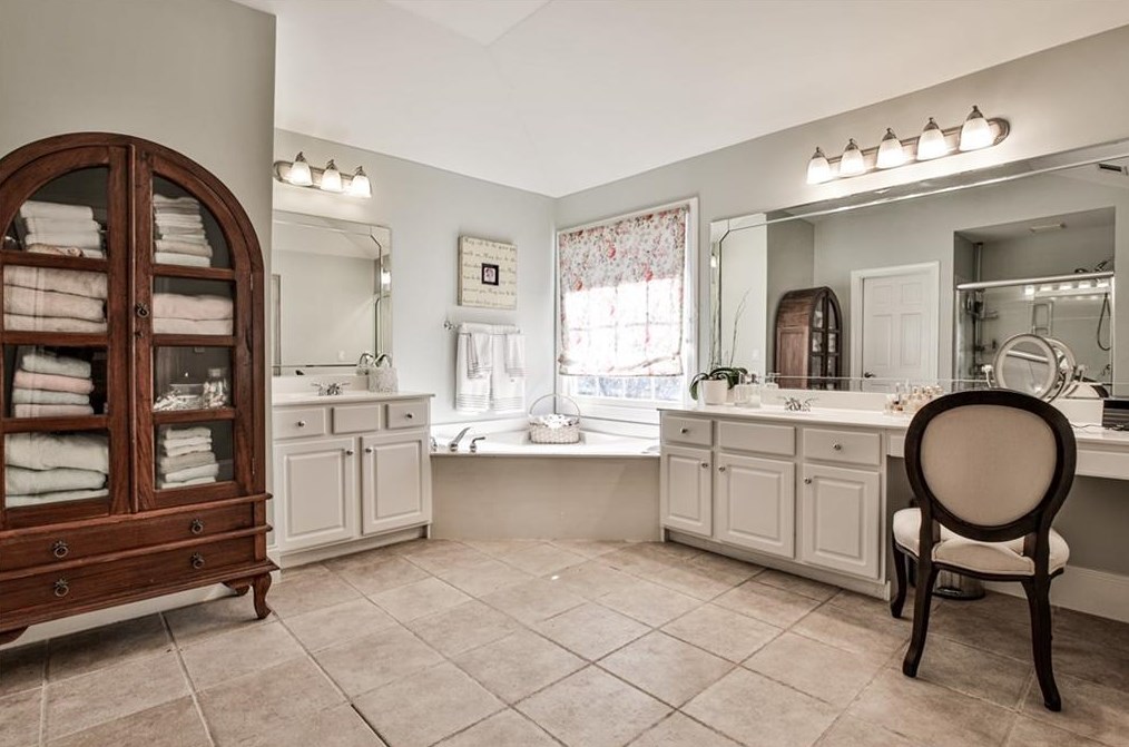 1015 Wescott Ln, Atlanta GA  30319-4328 exterior