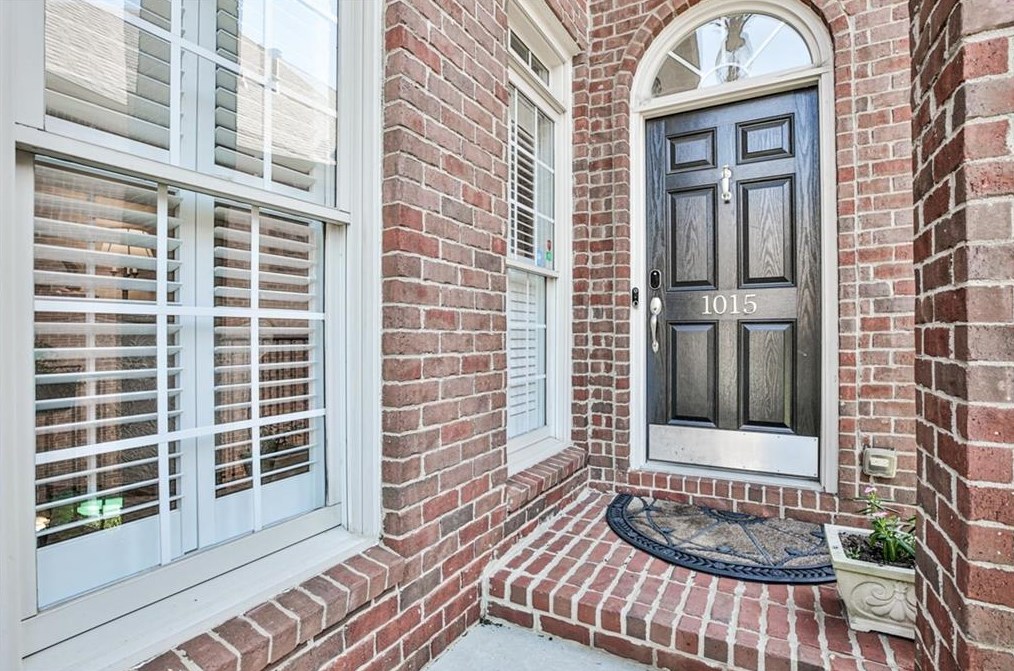 1015 Wescott Ln, Atlanta, GA 30319-4328
