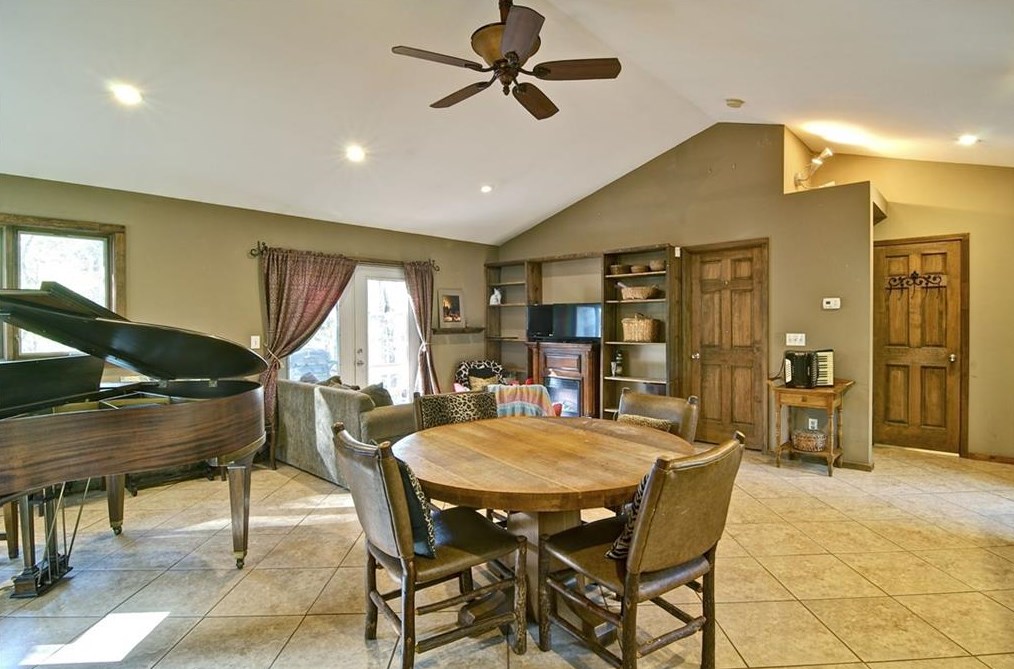 6672 Yacht Club Dr, Acworth, GA 30102-1018
