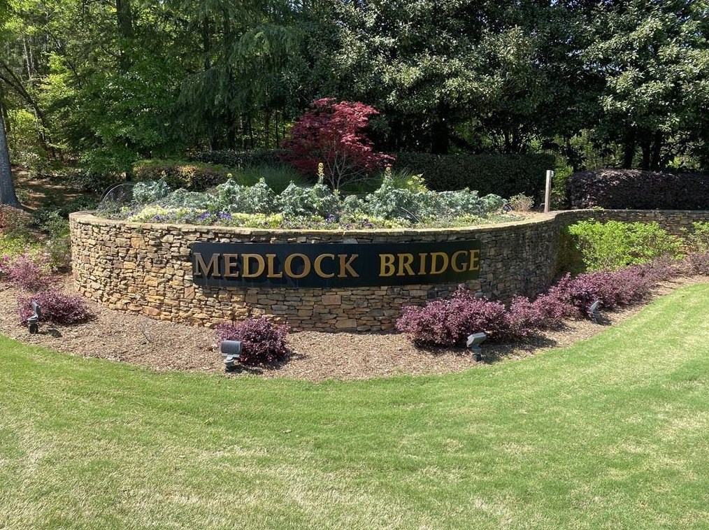 10410 Groomsbridge Rd, Alpharetta GA 30022-6029 exterior