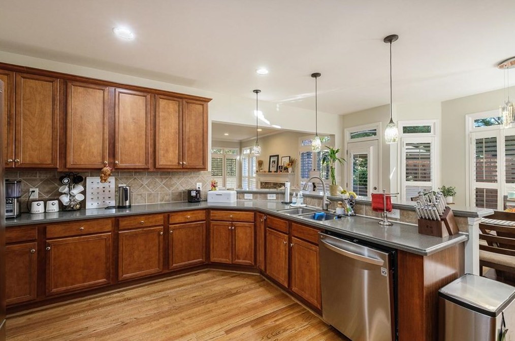7395 Village Creek Trce, Atlanta GA  30328-6762 exterior