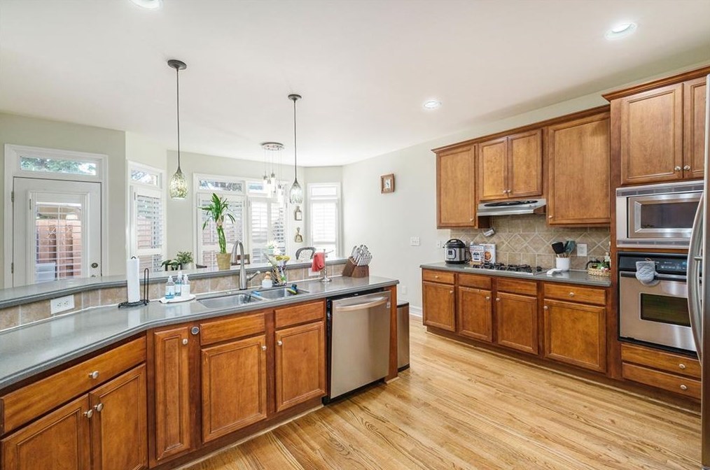7395 Village Creek Trce, Atlanta GA  30328-6762 exterior