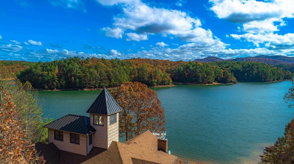 50 Cherokee Ln, Blue Ridge, GA 30513-5023