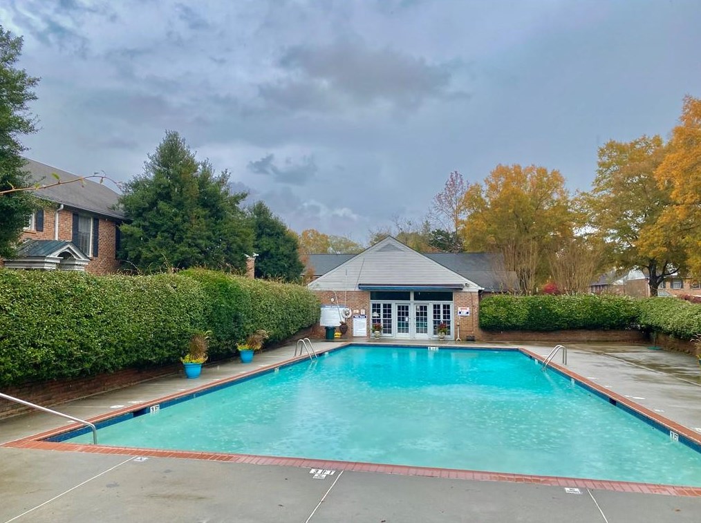 6700 Roswell Rd, Atlanta GA  30328-2503 exterior