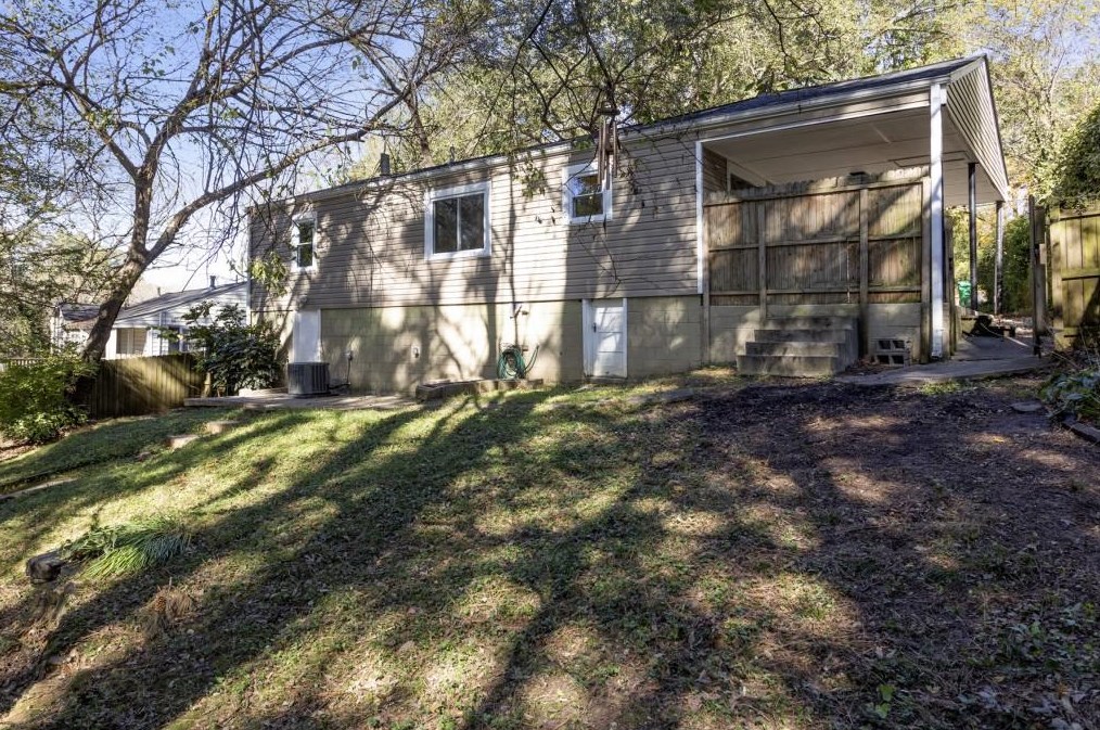 1022 Shepherds Ln, Atlanta GA 30324-4612 exterior