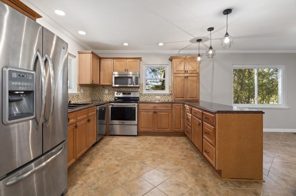 1022 Shepherds Ln, Atlanta GA 30324-4612 exterior