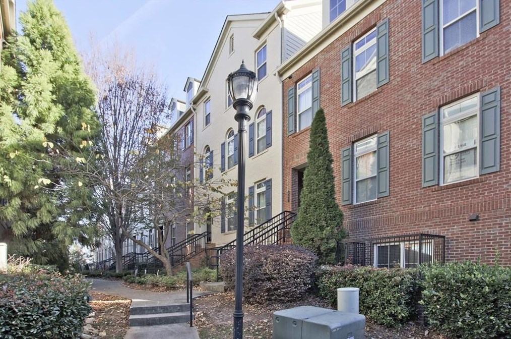 857 Perennial Dr, Atlanta, GA 30328-4275