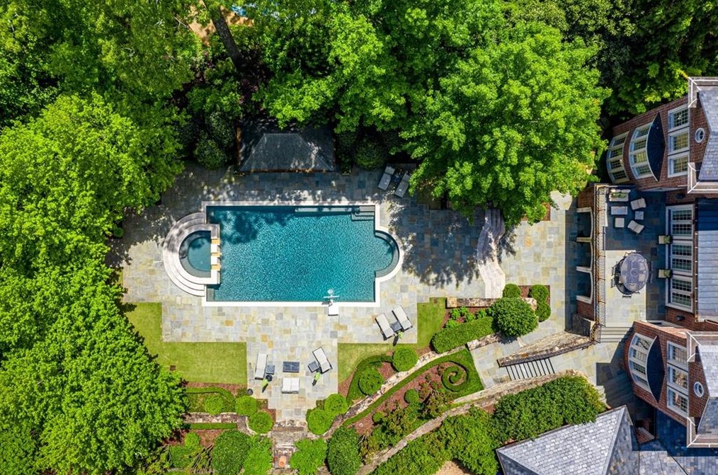 3497 Woodhaven Rd, Atlanta GA  30305-1008 exterior