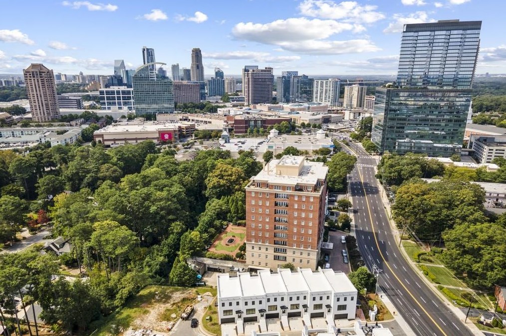 3667 Peachtree Rd, Atlanta GA  30341-2338 exterior