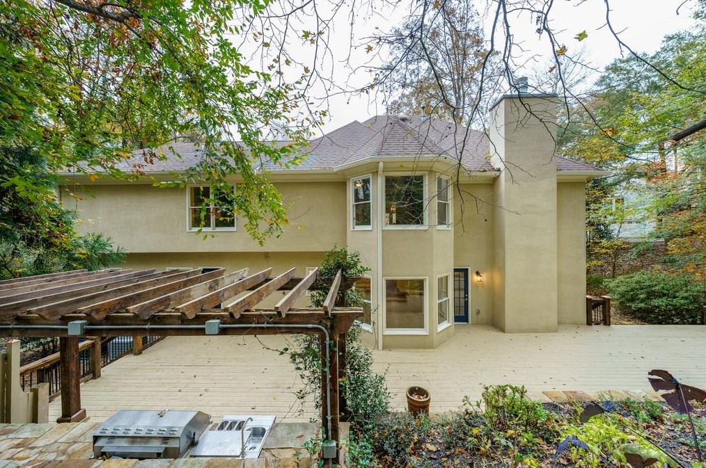 2840 Vinings Way, Atlanta GA  30339-5312 exterior