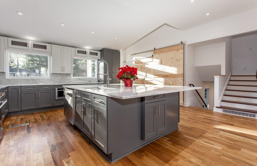 1635 Spruce Valley Dr, Decatur GA  30033-2503 exterior