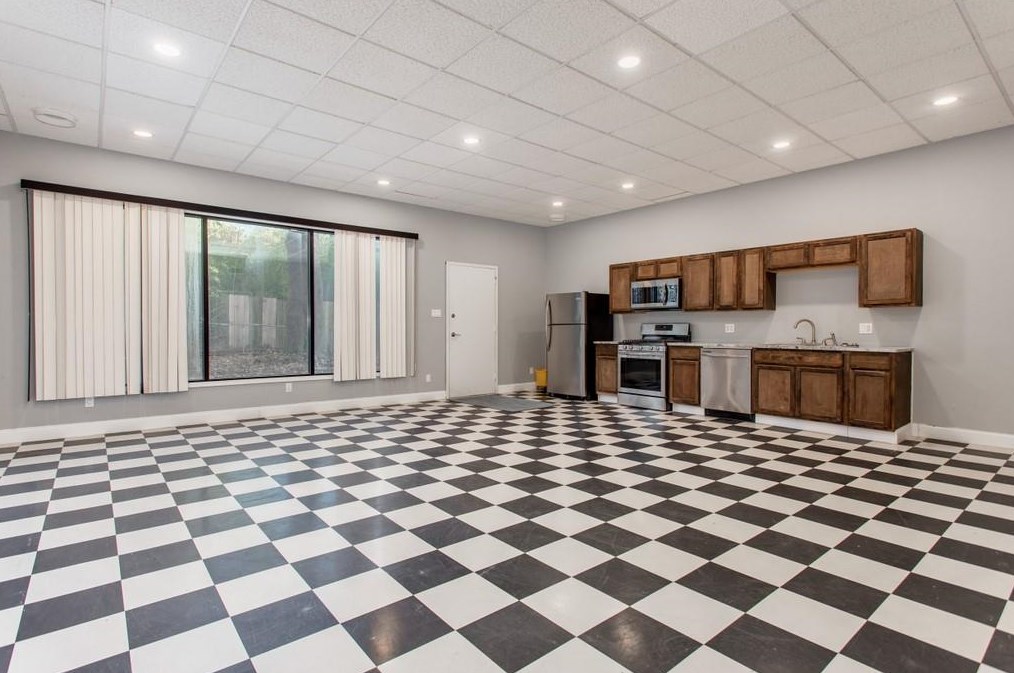 1635 Spruce Valley Dr, Decatur GA  30033-2503 exterior