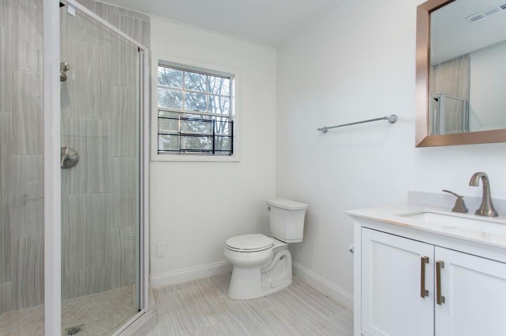 1635 Spruce Valley Dr, Decatur GA  30033-2503 exterior