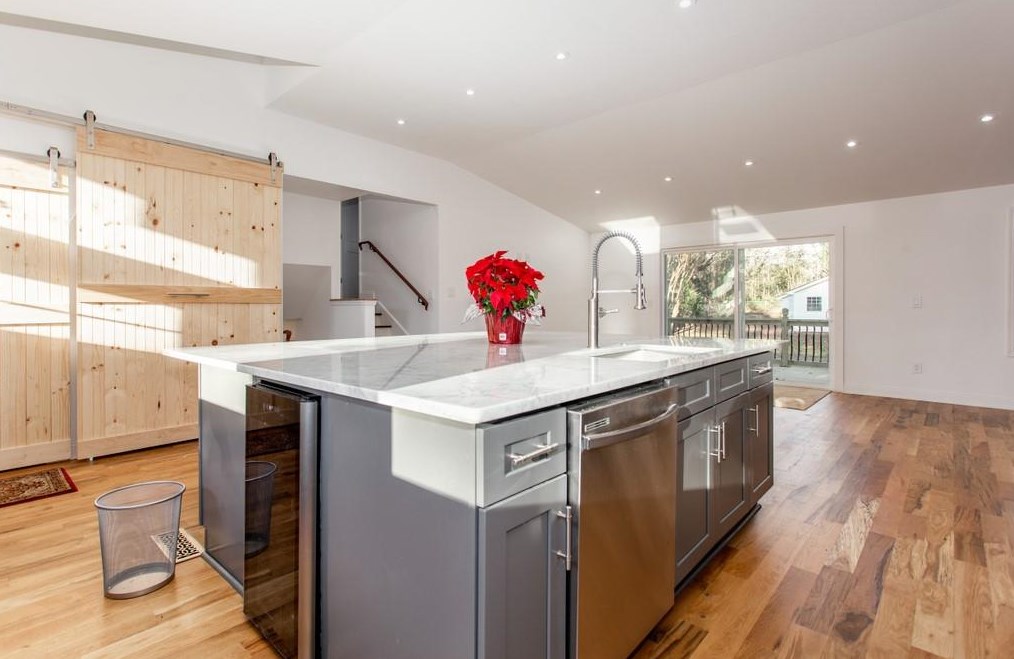 1635 Spruce Valley Dr, Decatur GA  30033-2503 exterior