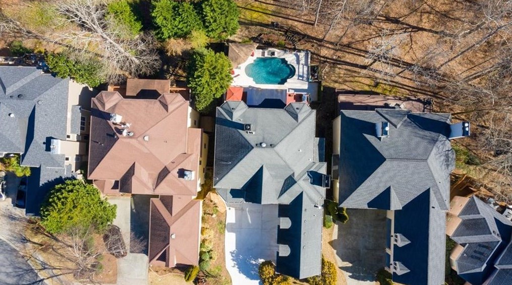 2105 River Falls Dr, Roswell, GA 30076-5122
