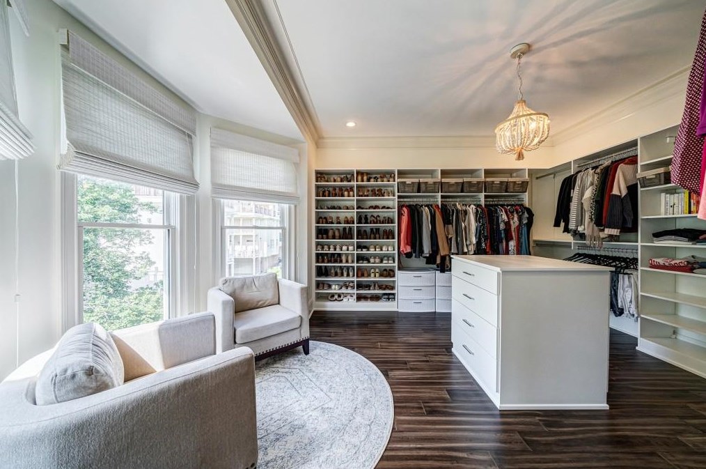 1353 Vlg Park Dr, Atlanta GA 30319-3480 exterior