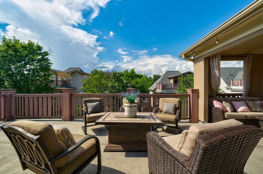 1353 Vlg Park Dr, Atlanta GA 30319-3480 exterior