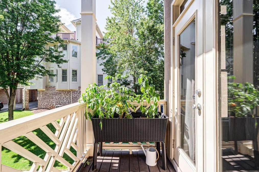 1353 Vlg Park Dr, Atlanta GA 30319-3480 exterior