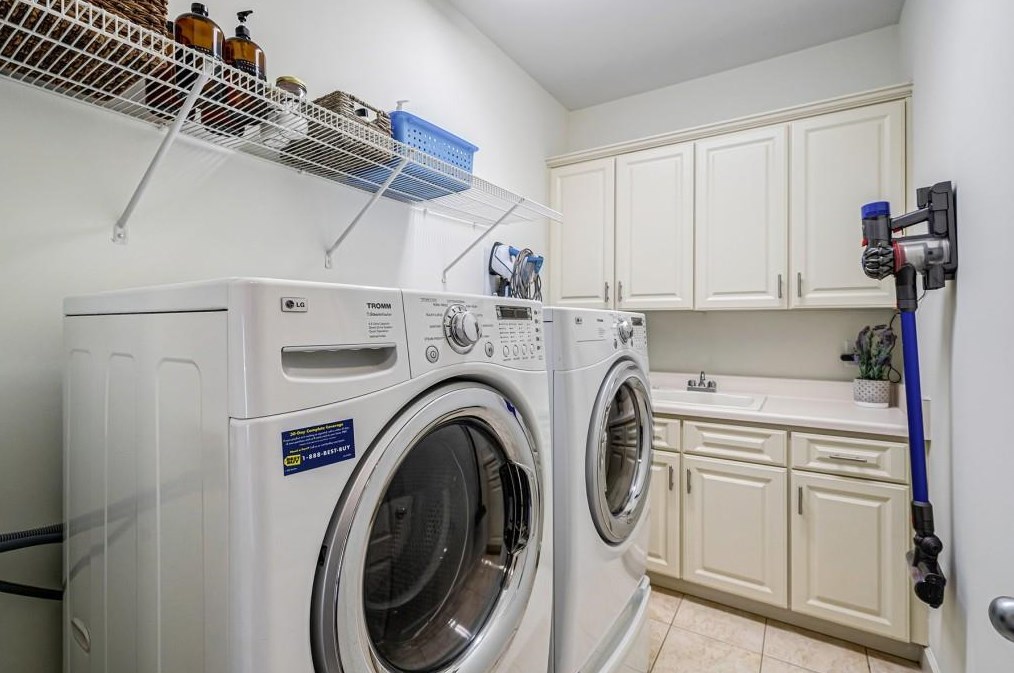 1353 Vlg Park Dr, Atlanta GA 30319-3480 exterior