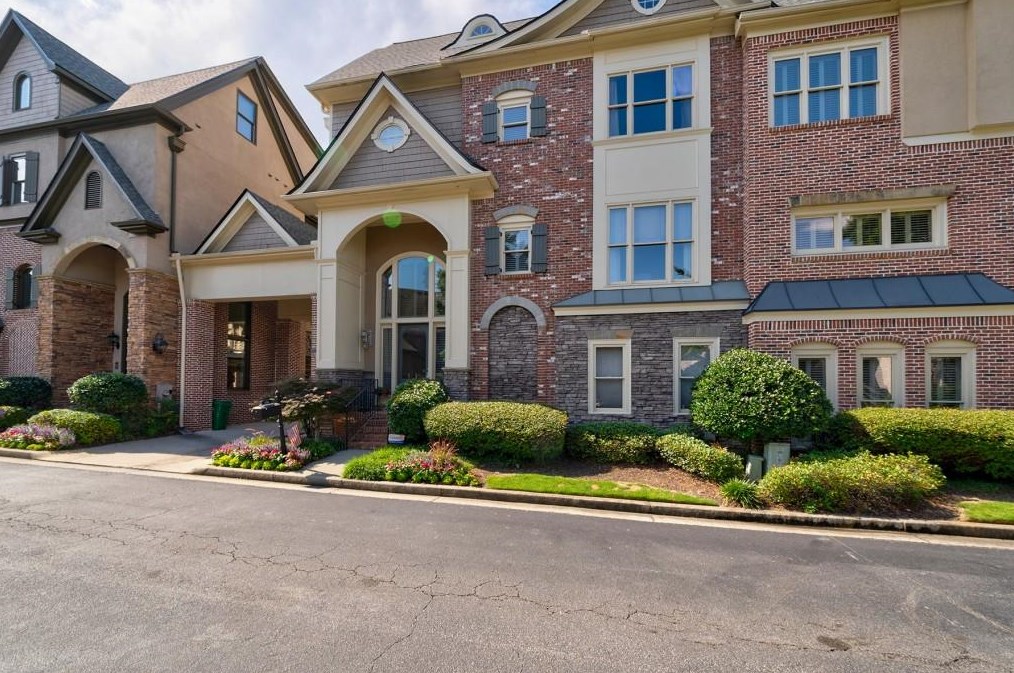 1353 Vlg Park Dr, Atlanta GA 30319-3480 exterior