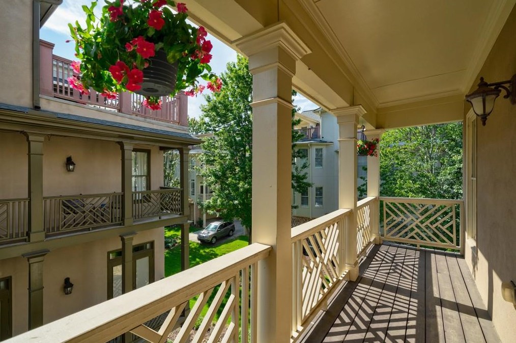 1353 Vlg Park Dr, Atlanta GA 30319-3480 exterior