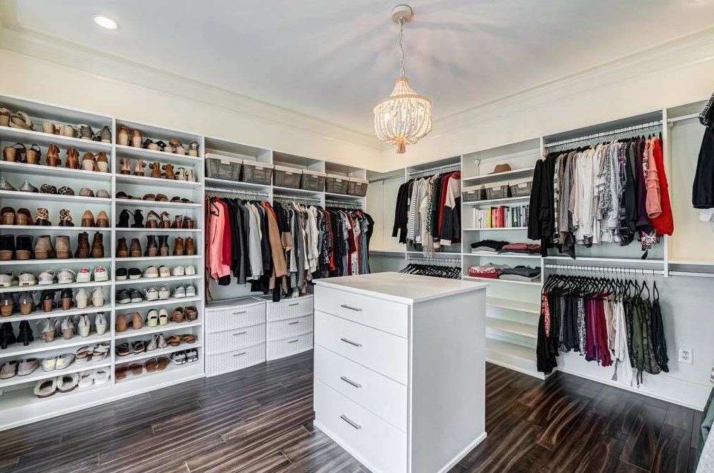 1353 Vlg Park Dr, Atlanta GA 30319-3480 exterior