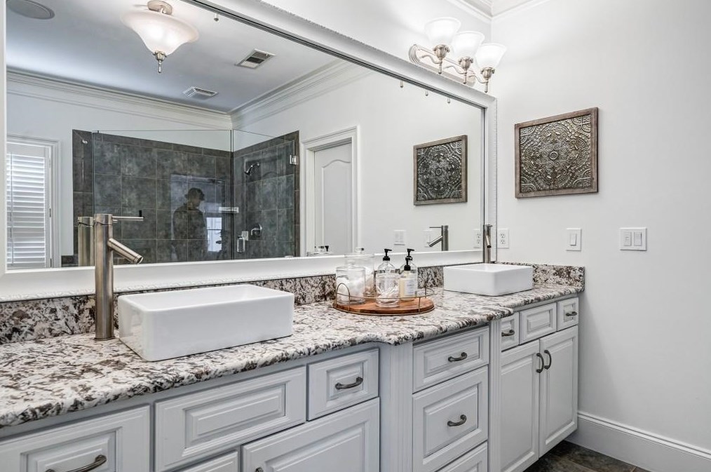 1353 Vlg Park Dr, Atlanta GA 30319-3480 exterior