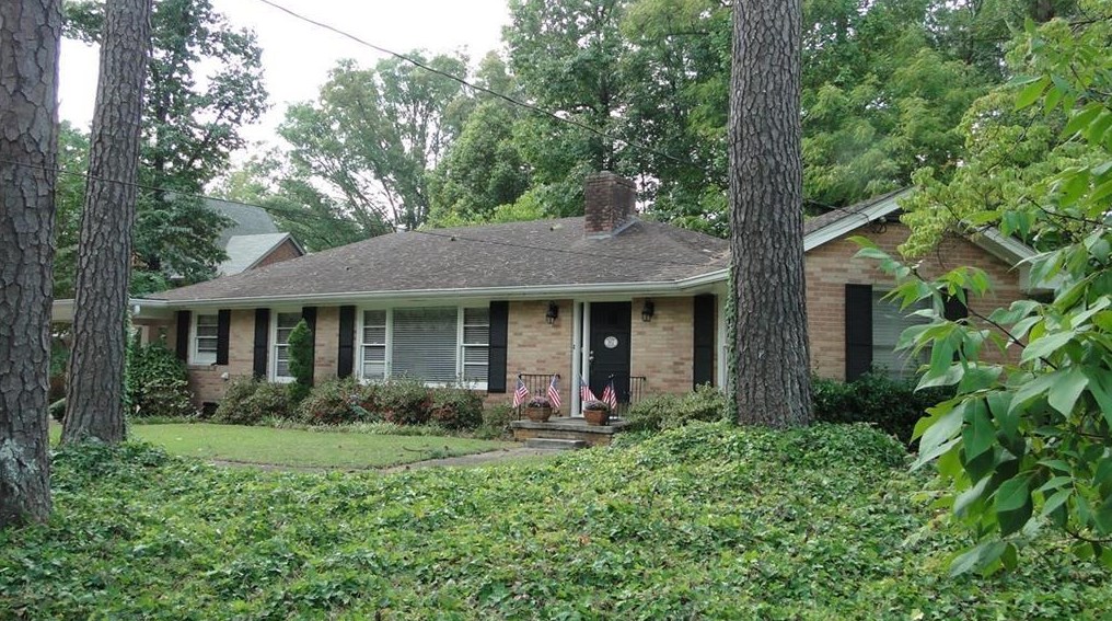 302 Old Ivy Rd, Atlanta GA  30342-4524 exterior