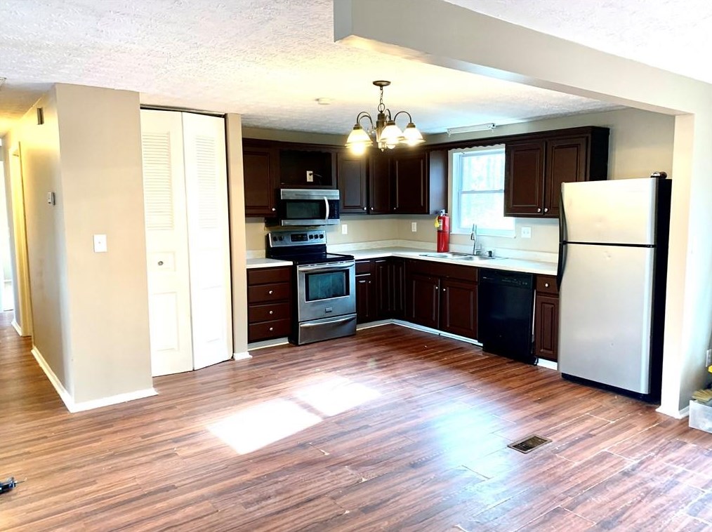 5291 Martins Crossing Rd, Stone Mountain, GA 30088-1708
