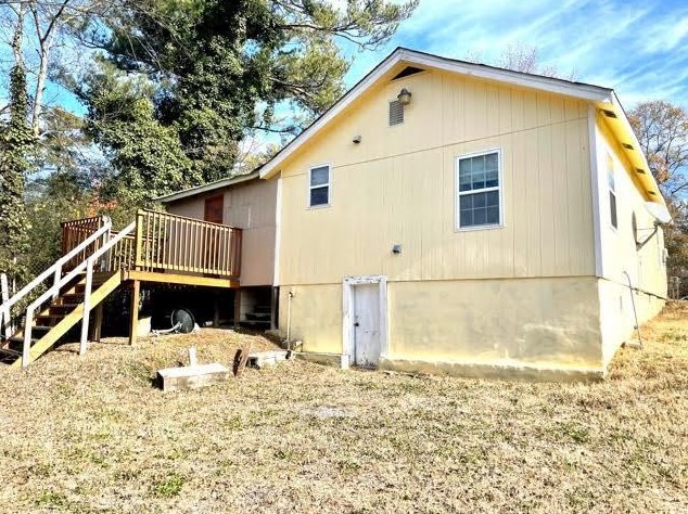215 Crest Dr, Calhoun, GA 30701-2303