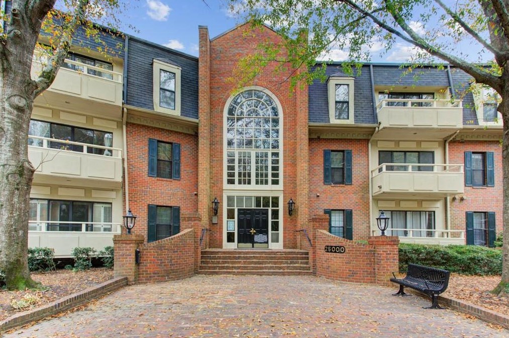 25209 Plantation Dr, Atlanta, GA 30324-2969