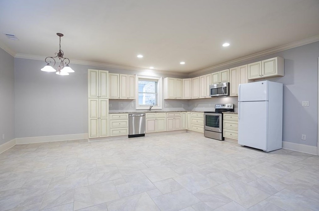 3174 Silver Lk Dr, Atlanta GA 30319-2344 exterior