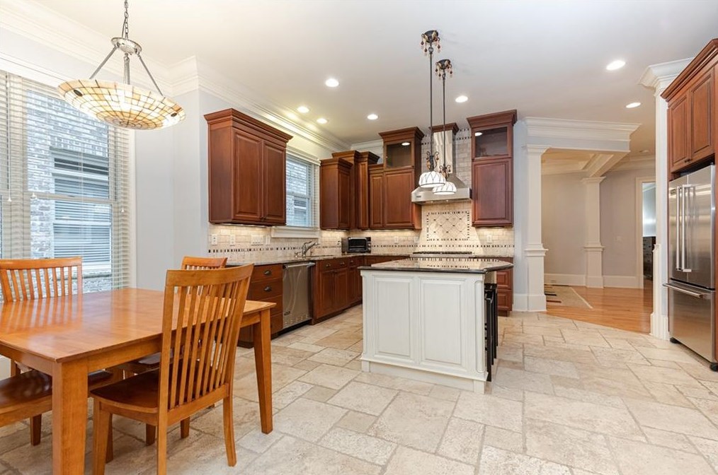 3174 Silver Lk Dr, Atlanta GA 30319-2344 exterior