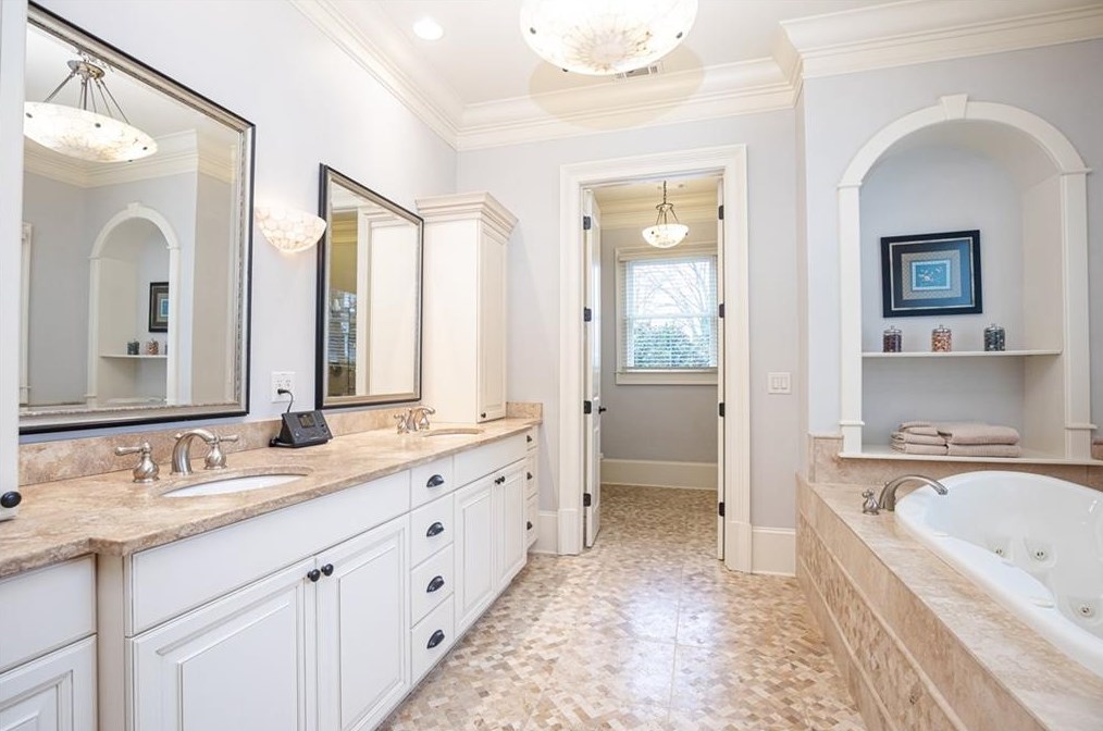 3174 Silver Lk Dr, Atlanta GA 30319-2344 exterior