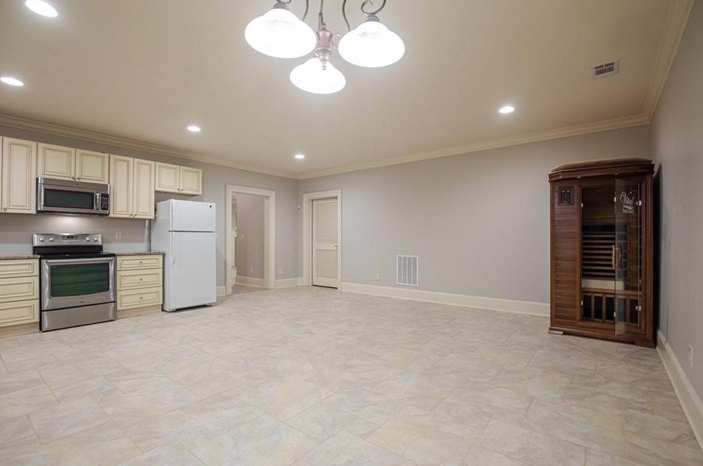 3174 Silver Lk Dr, Atlanta GA 30319-2344 exterior