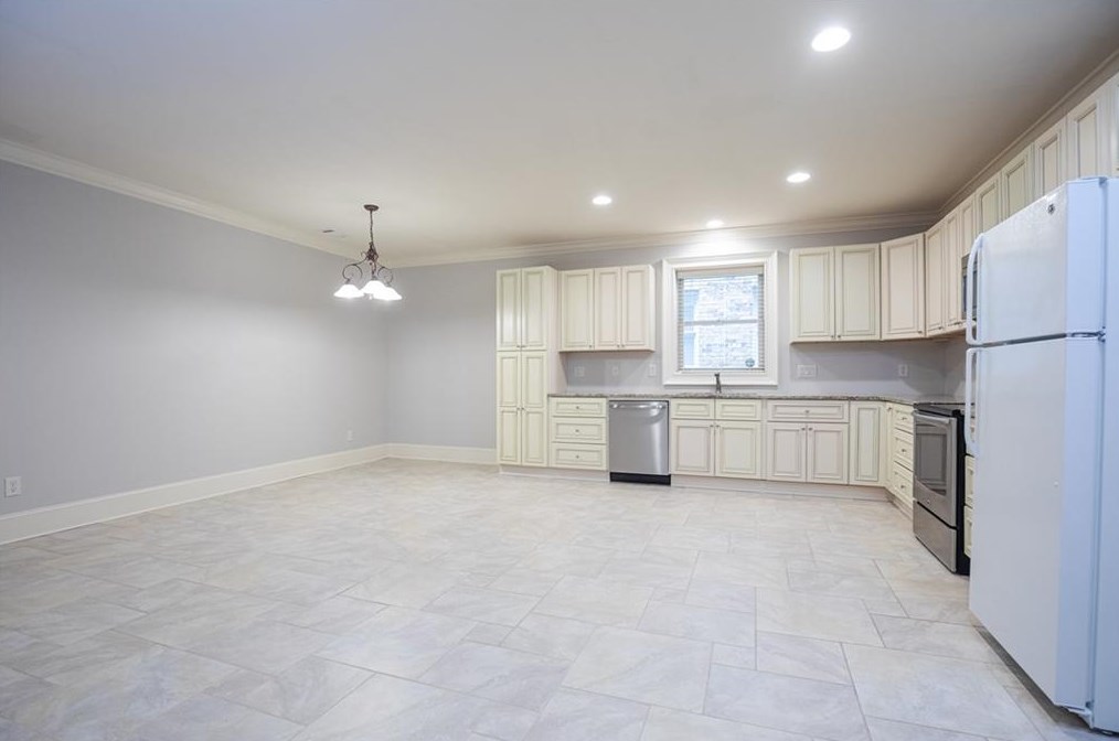 3174 Silver Lk Dr, Atlanta GA 30319-2344 exterior