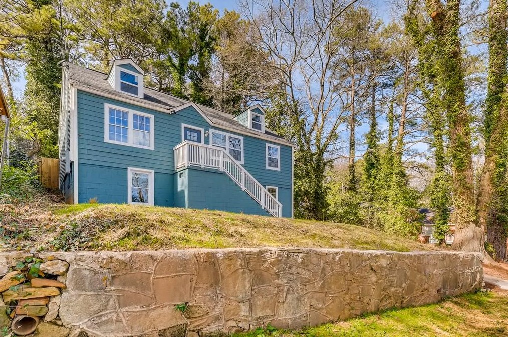 90 Whitaker Cir, Atlanta GA  30314-1815 exterior