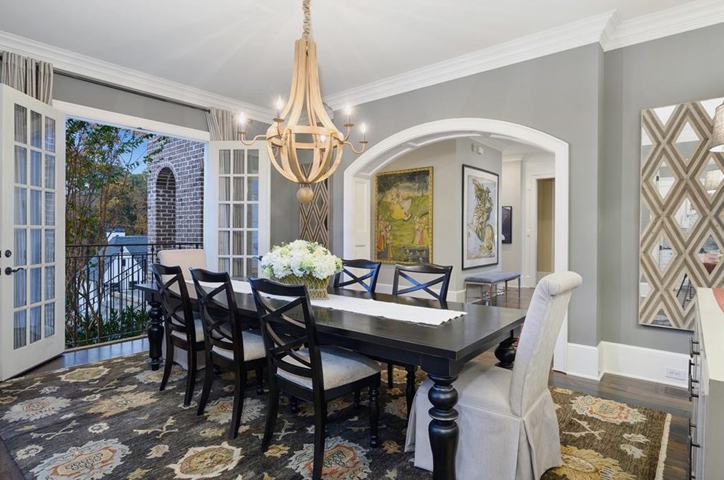 4026 Whittington Dr, Atlanta GA  30342-4208 exterior