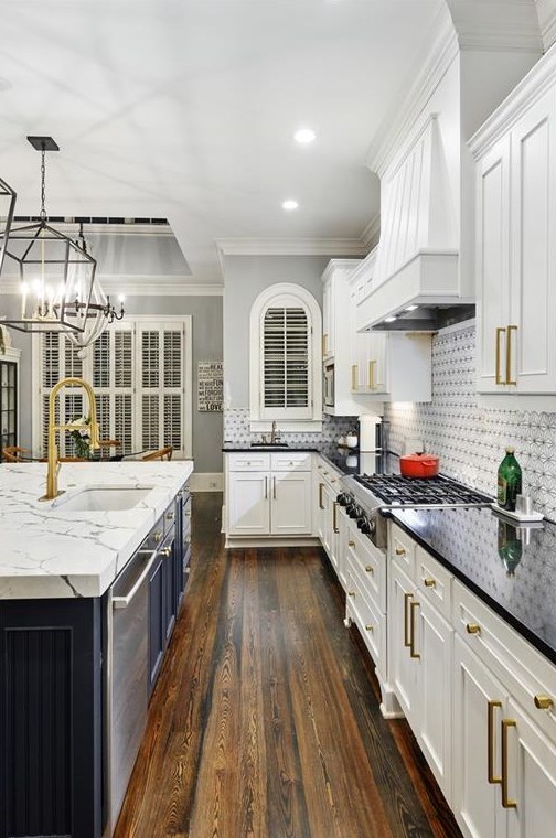4026 Whittington Dr, Atlanta GA  30342-4208 exterior