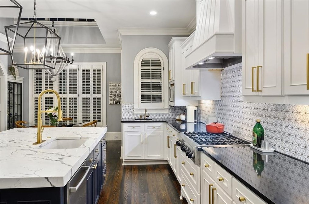 4026 Whittington Dr, Atlanta, GA 30342-4208